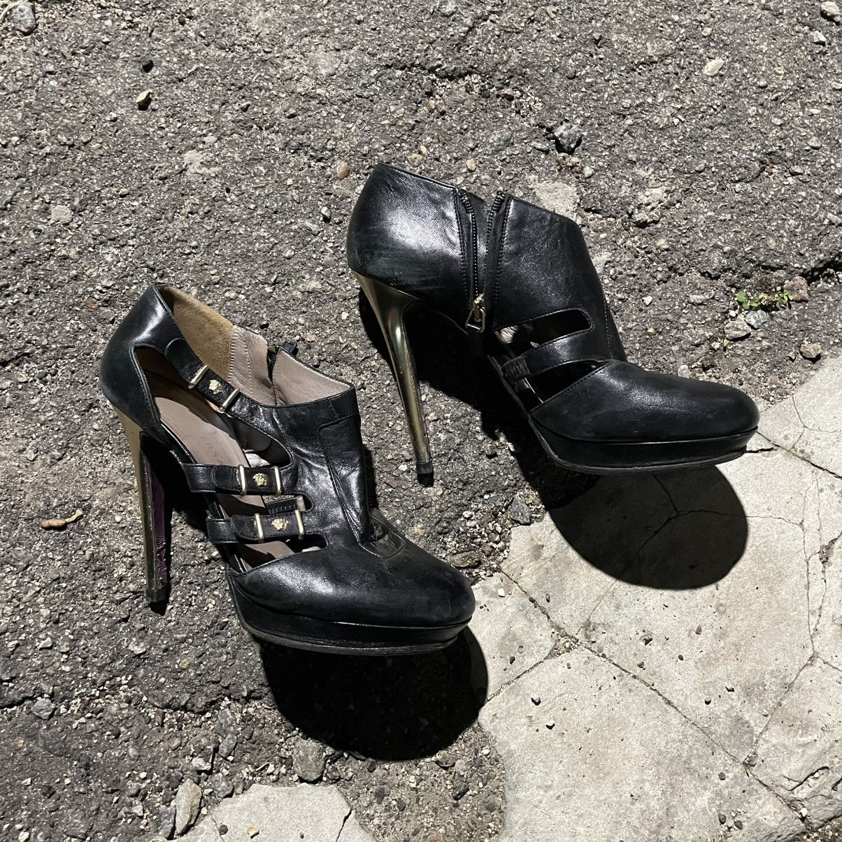 Versace Versace Leather Vintage Medusa Luxury Y2K Heels Ankle Boots Size US 9 / IT 39 - 1 Thumbnail