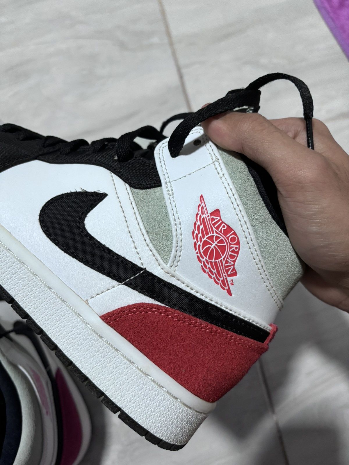 Nike AIR JORDAN 1 MID SE “RED BLACK TOE” Size US 8.5 / EU 41-42 - 4 Thumbnail