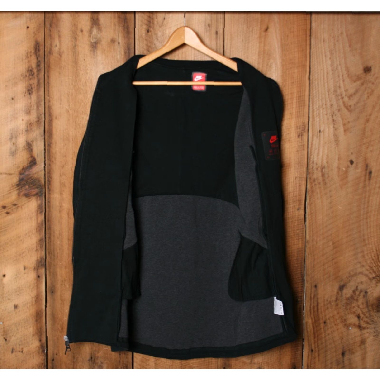 Nike VINTAGE Nike Sportswear Tech Fleece Black Windproof Water Repellent Jacket Sz. S Size S / US 4 / IT 40 - 7 Thumbnail