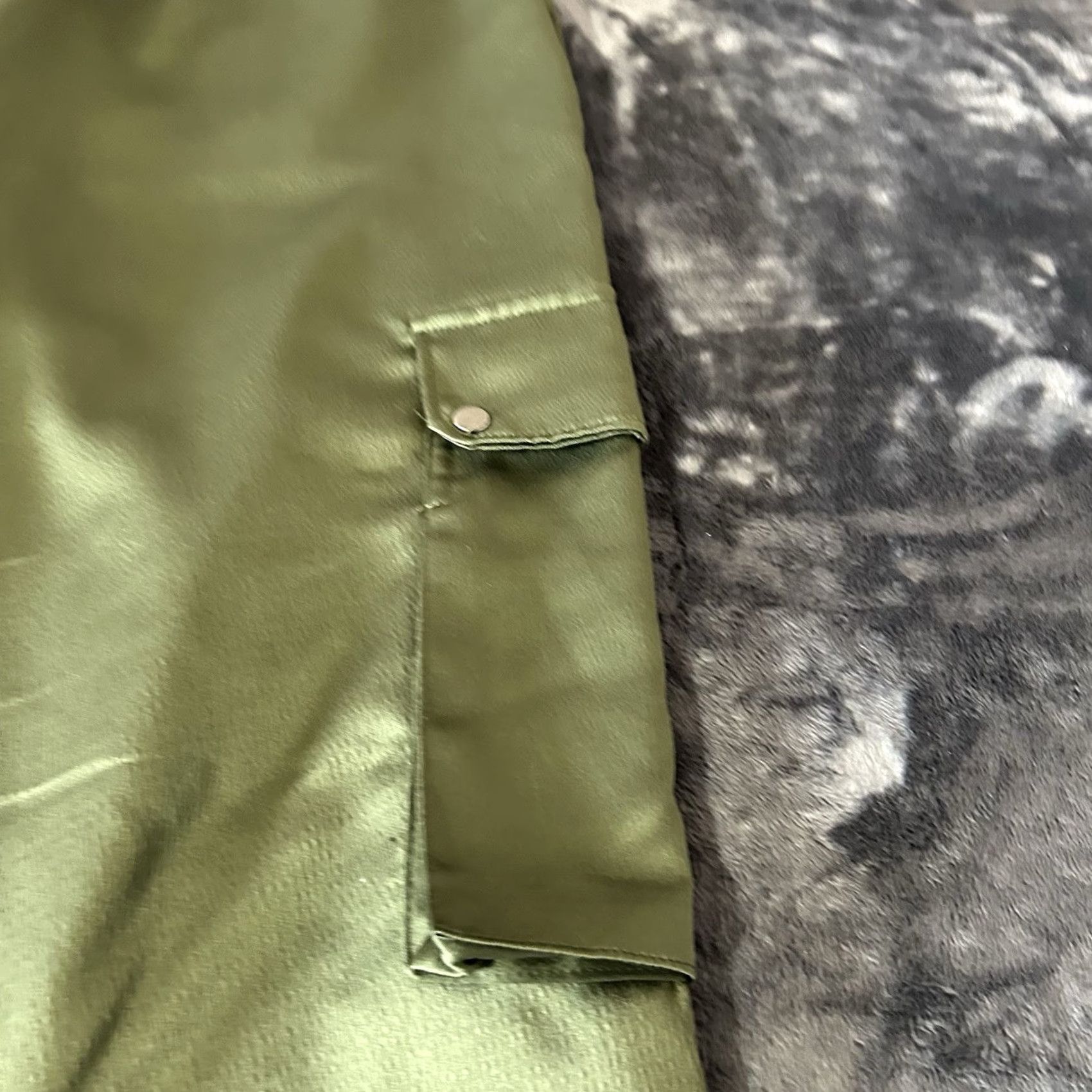 Vintage Time & Tru Cargo Joggers Women Medium 8-10 Army Green Pockets 30x27 Jogger Elastic Waist Rise High-Backed 27 Inseam KnIT Pants Casual Modern Womens Size 32" / US 10 / IT 46 - 5 Thumbnail