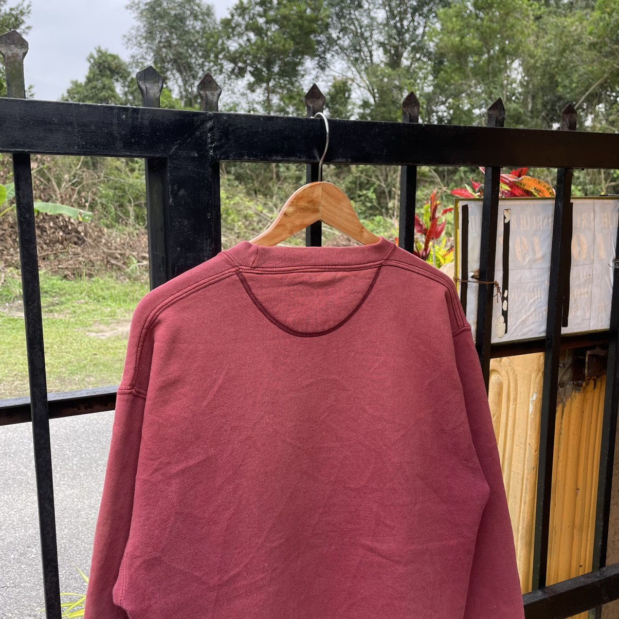 Vintage 🔥Vintage 90s Snowshoe Thomson Big Fish Crewneck Sweatshirts Size US M / EU 48-50 / 2 - 3 Thumbnail