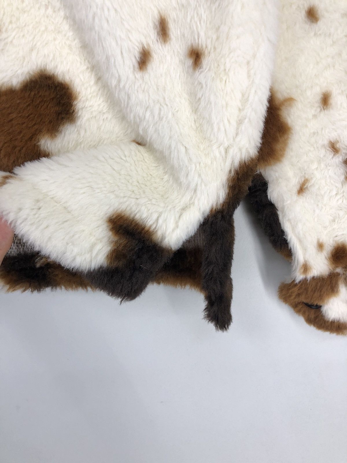 Japanese Brand Vintage Backers Cow Print Faux Fur Pullover Top Size US M / EU 48-50 / 2 - 11 Thumbnail