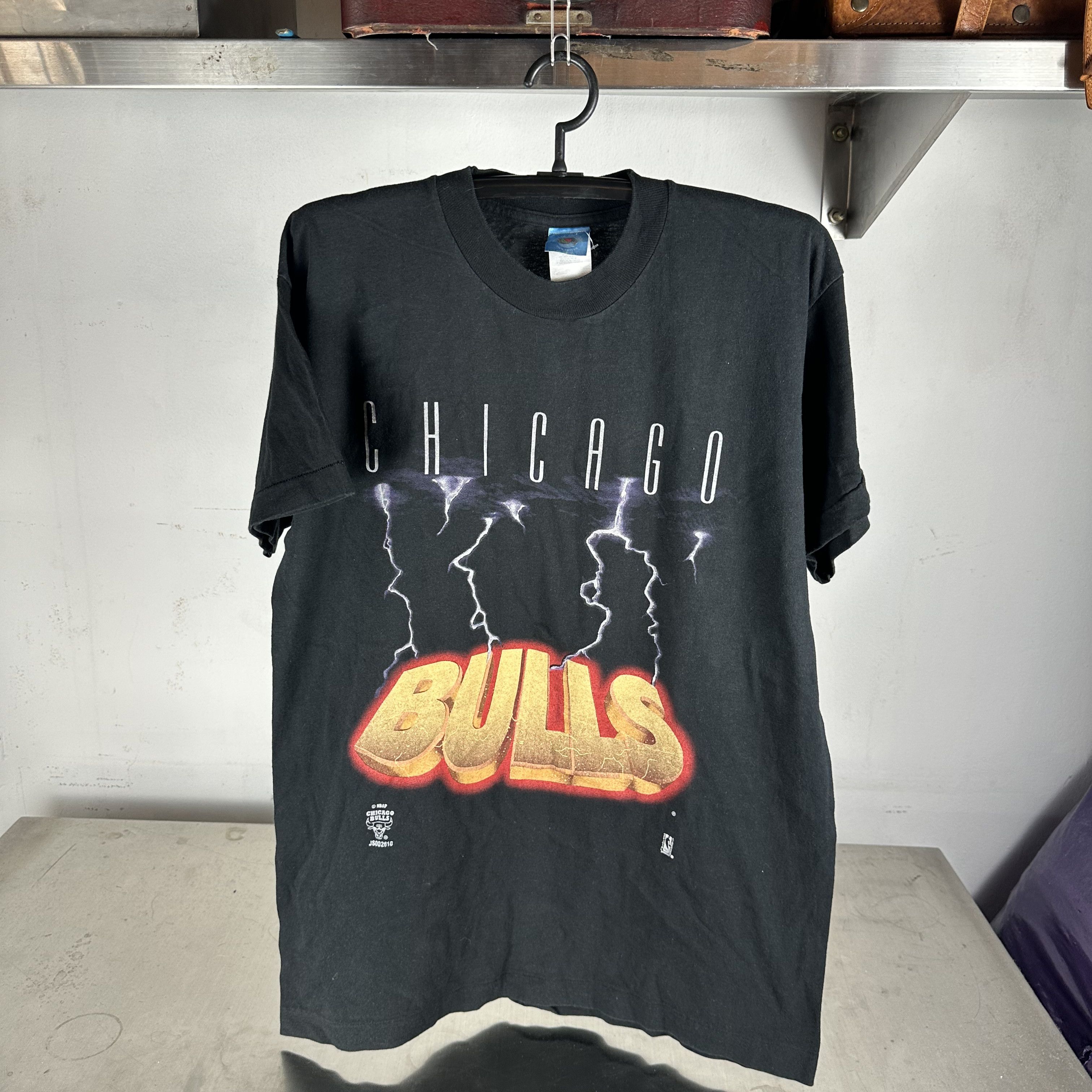 Vintage 90s Chicago Bulls NBA Lightning Single Stitch T-shirt Size US XL / EU 56 / 4 - 1 Thumbnail