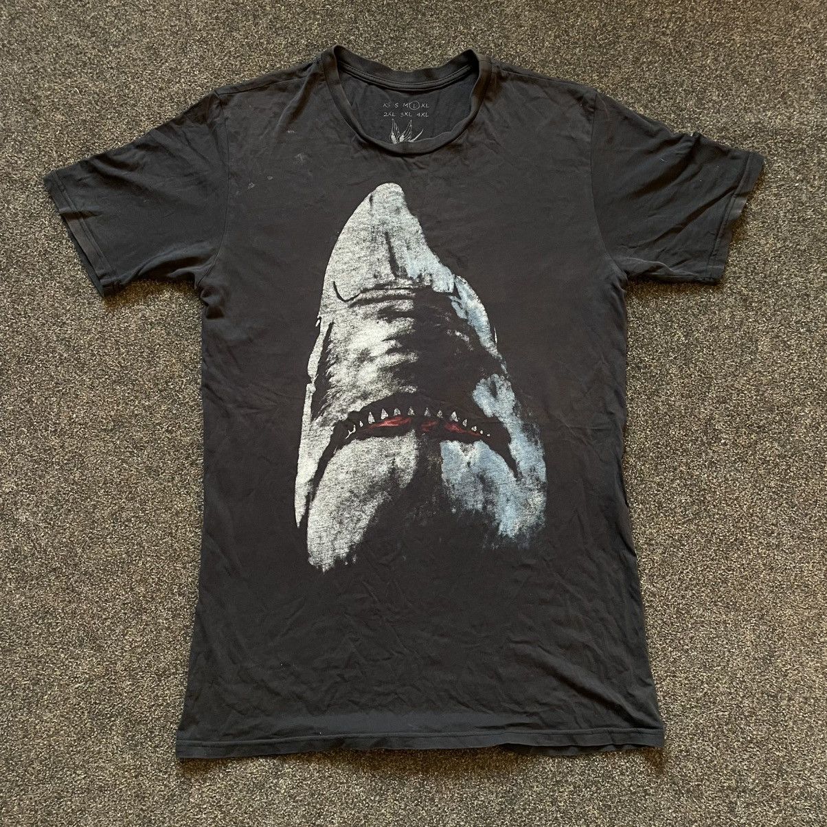 Vintage Vintage 2000s Shark Graphic Tee Faded Black Horror Goth L Size US L / EU 52-54 / 3 - 1 Thumbnail