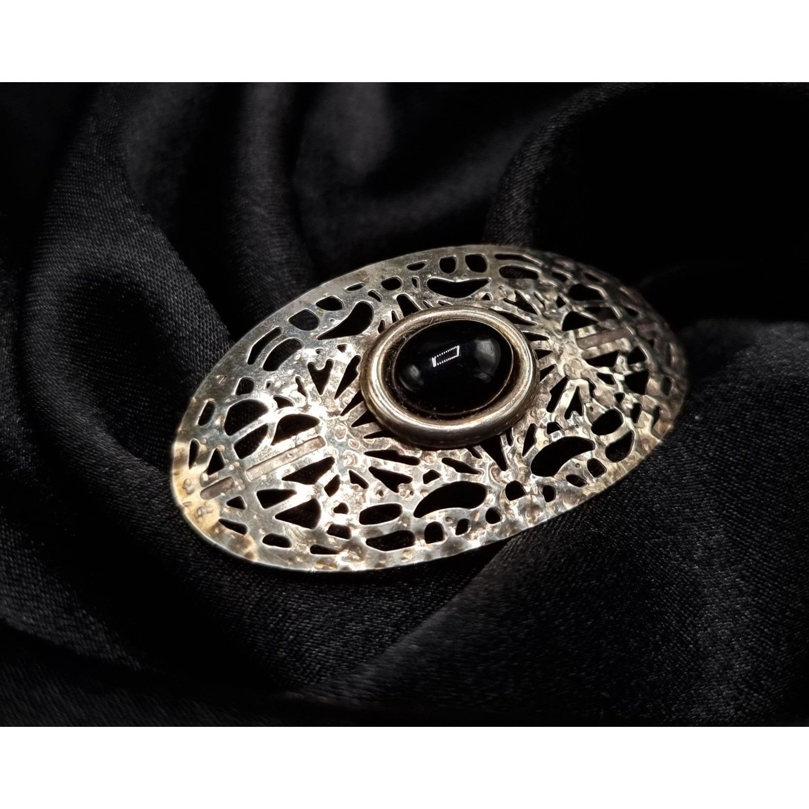 Vintage Vintage Filigree Silver Brooch With Black Stone Oval Size ONE SIZE - 1 Thumbnail