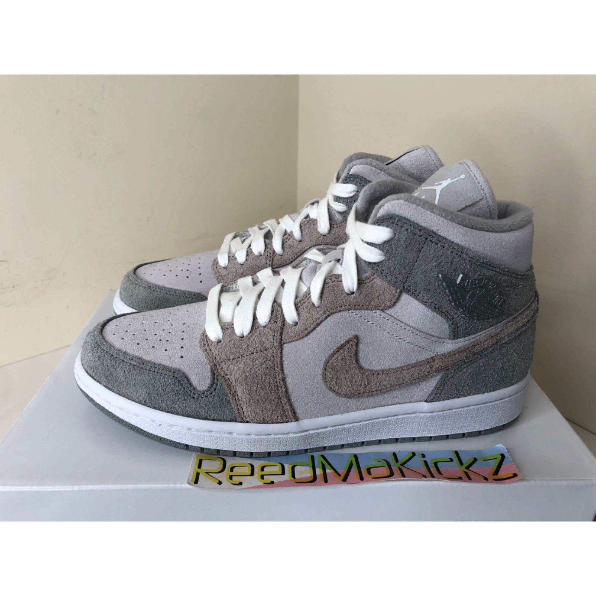 Jordan Brand Jordan 1 Mid SE Particle Grey womens 6us Size US 6 / IT 36 - 1 Thumbnail