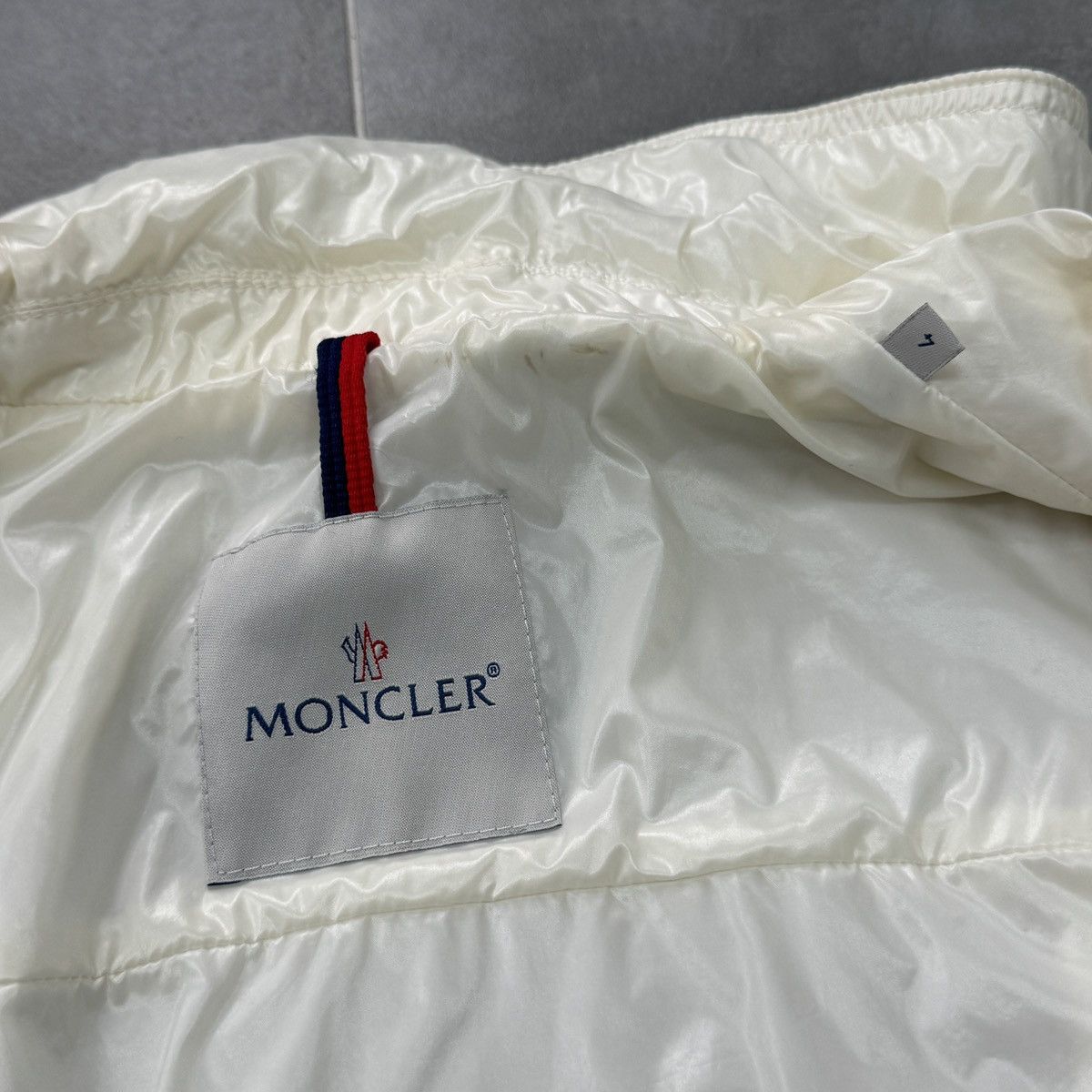 Moncler Authentic Moncler Women Jacket Size 4 (L) Size L / US 10 / IT 46 - 16 Thumbnail
