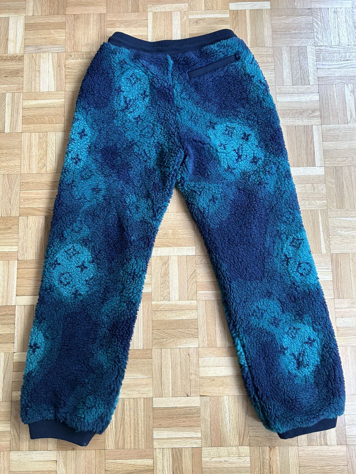 Louis Vuitton 🟢 LOUIS VUITTON 🟢 - Green Camo Monogram Joggers Size US 31 - 17 Thumbnail