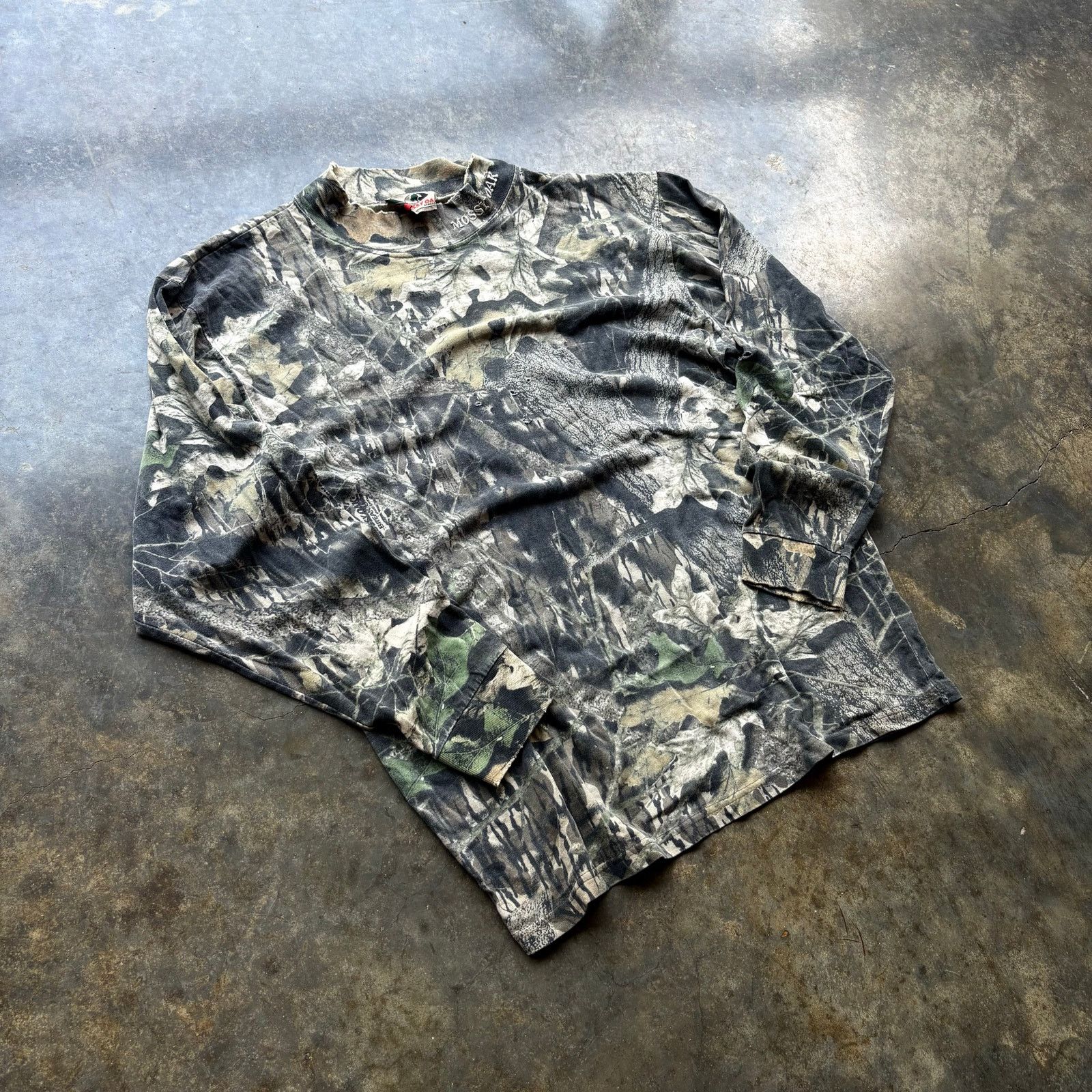 Mossy Oaks Vintage 90s Distressed Mossy Oaks Faded T-shirt Size US L / EU 52-54 / 3 - 2 Thumbnail