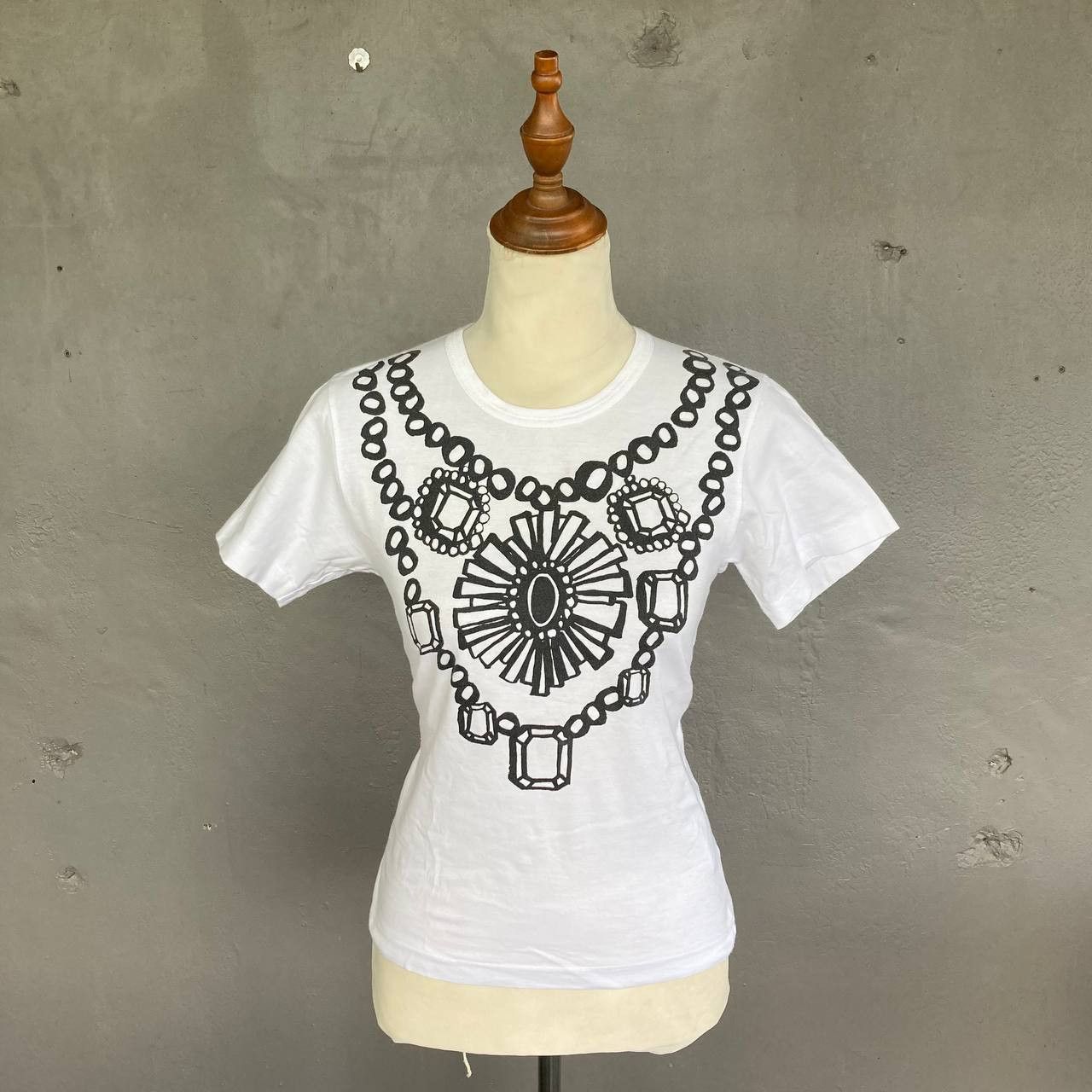 Comme des Garcons Jewel Necklace Print Tee Size XS / US 0-2 / IT 36-38 - 2 Thumbnail