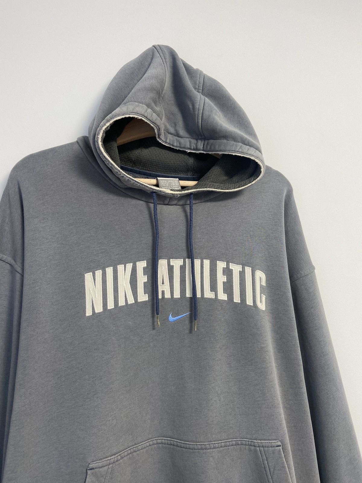Vintage Vintage Nike hoodie big logo distressed size XL Size US XL / EU 56 / 4 - 2 Thumbnail