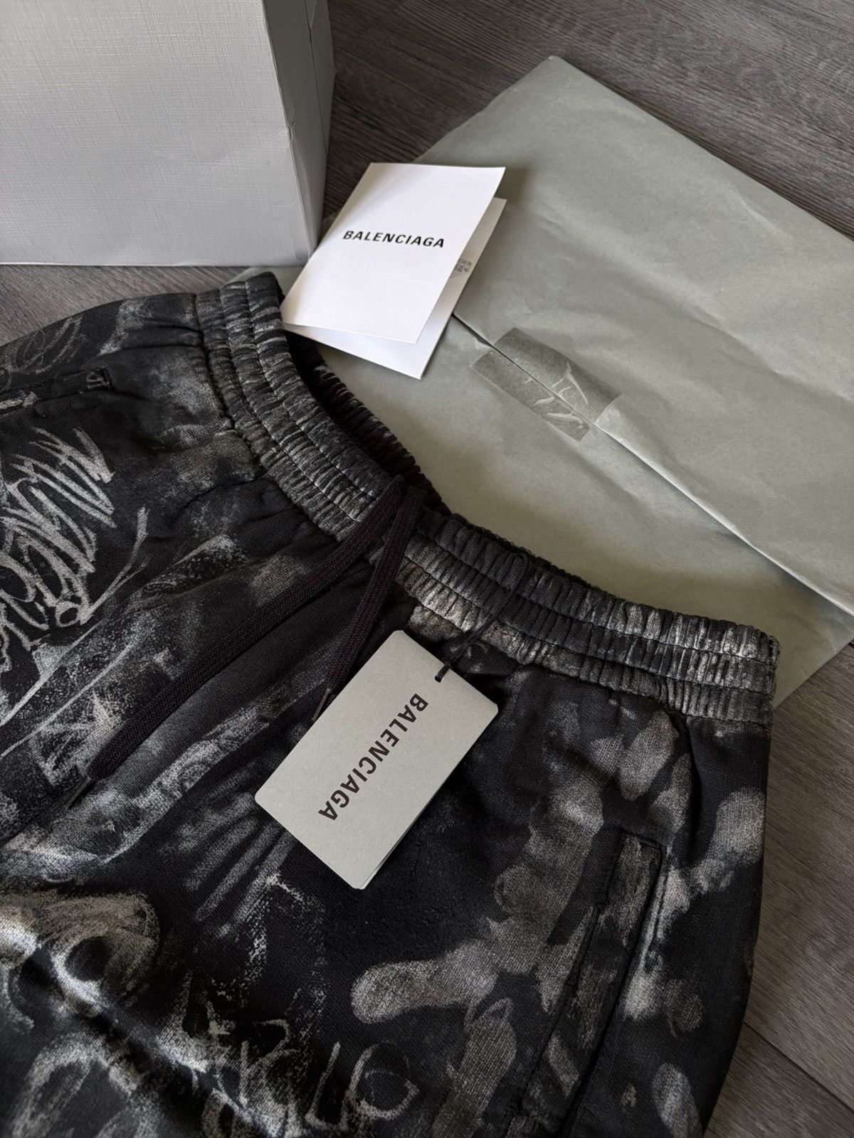Balenciaga Balenciaga Skater Graffiti Sweatpant DS Size US 30 / EU 46 - 4 Thumbnail