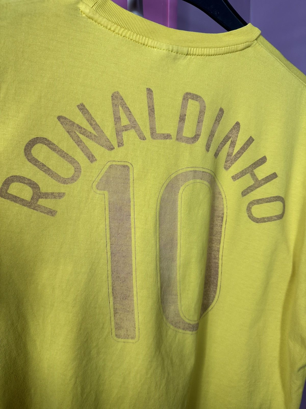 Nike Vintage Nike Brasil Football Ronaldinho 10 T-Shirt Soccer Size US L / EU 52-54 / 3 - 17 Thumbnail