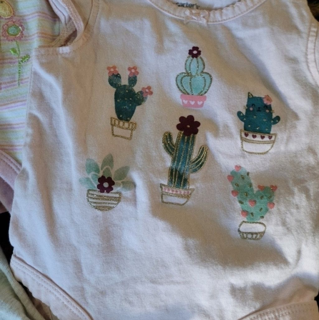 Other Baby girl clothes 0-3m onesies, Carter's guc Size XXS / US 00 / IT 34 - 6 Thumbnail