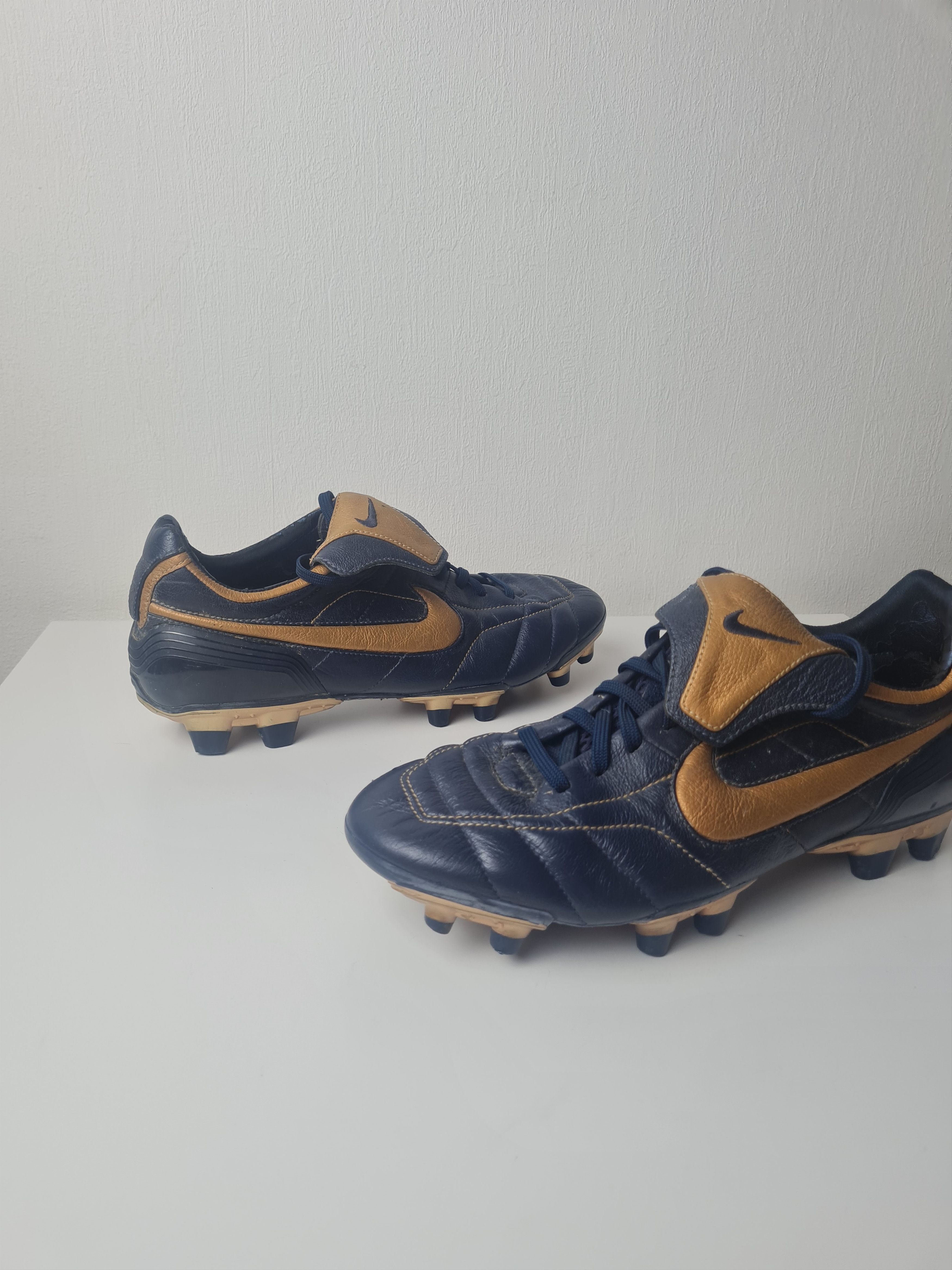 Nike Football Cleats NIKE TIEMPO R10 RONALDINHO Total90 SOCCER Size US 8 / EU 41 - 2 Thumbnail