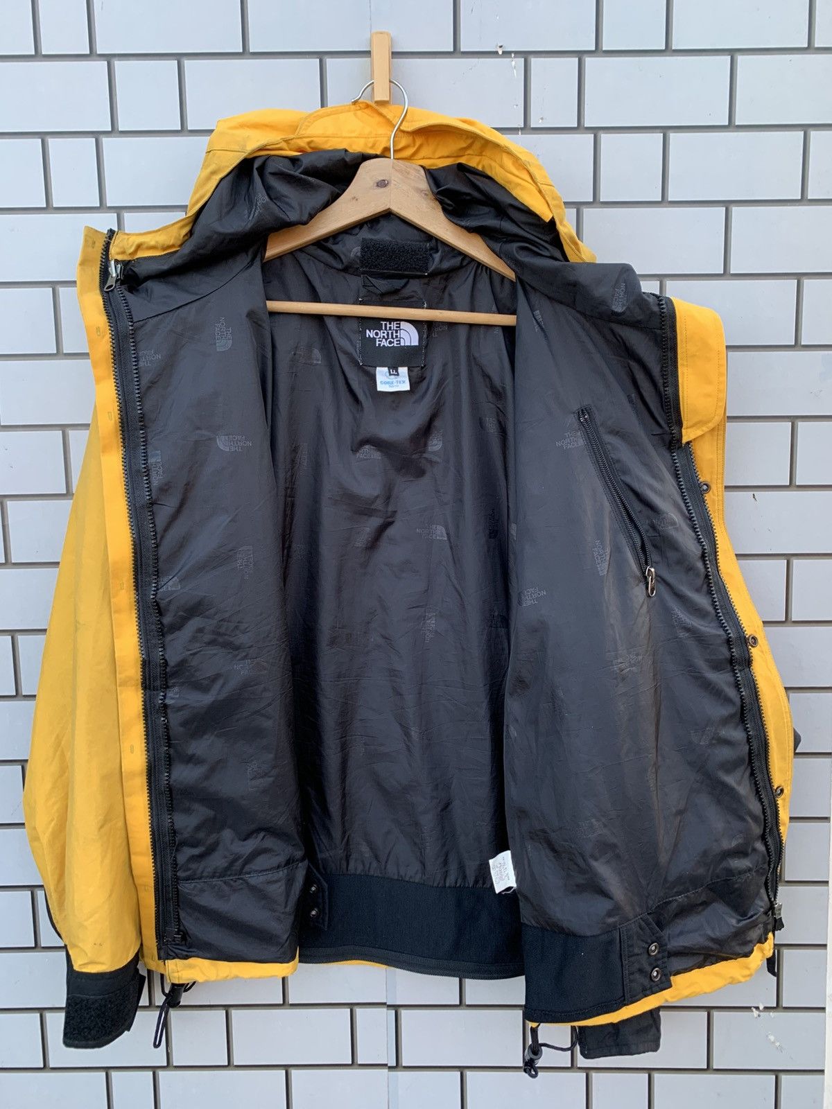 The North Face Vintage The North Face Gore-Tex Hoodie Jacket Size US L / EU 52-54 / 3 - 4 Thumbnail