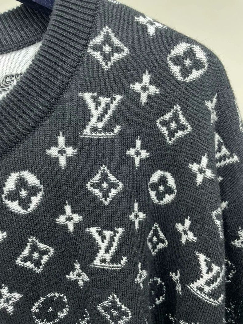 Louis Vuitton Louis Vuitton Knitted sweater with black gradient and full Size US S / EU 44-46 / 1 - 4 Thumbnail