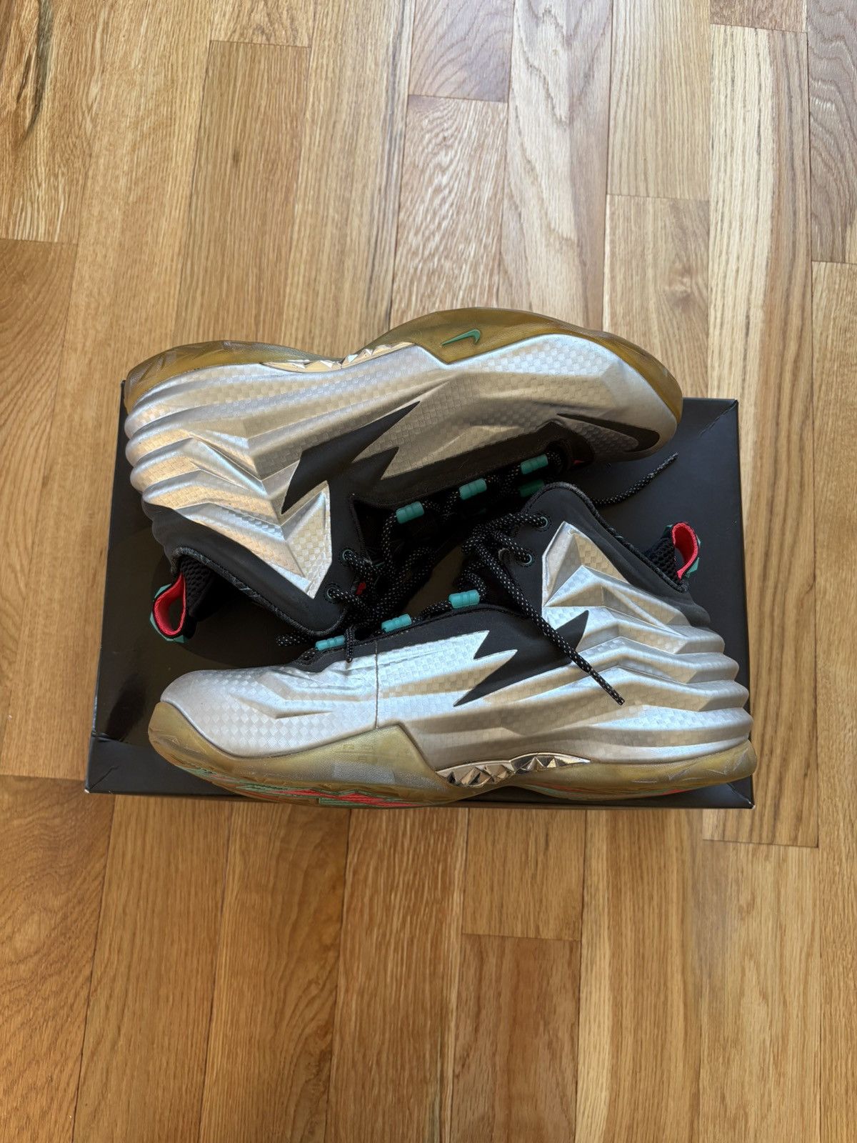Nike Size 9.5 - Nike Chuck Posite Metallic Silver Charles Barkley Size US 9.5 / EU 42-43 - 3 Thumbnail