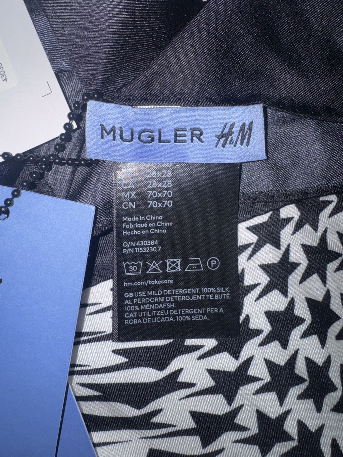 H&M × Mugler Mugler x H&M - B&W Swirled Star Pure Silk 28" Size ONE SIZE - 5 Thumbnail