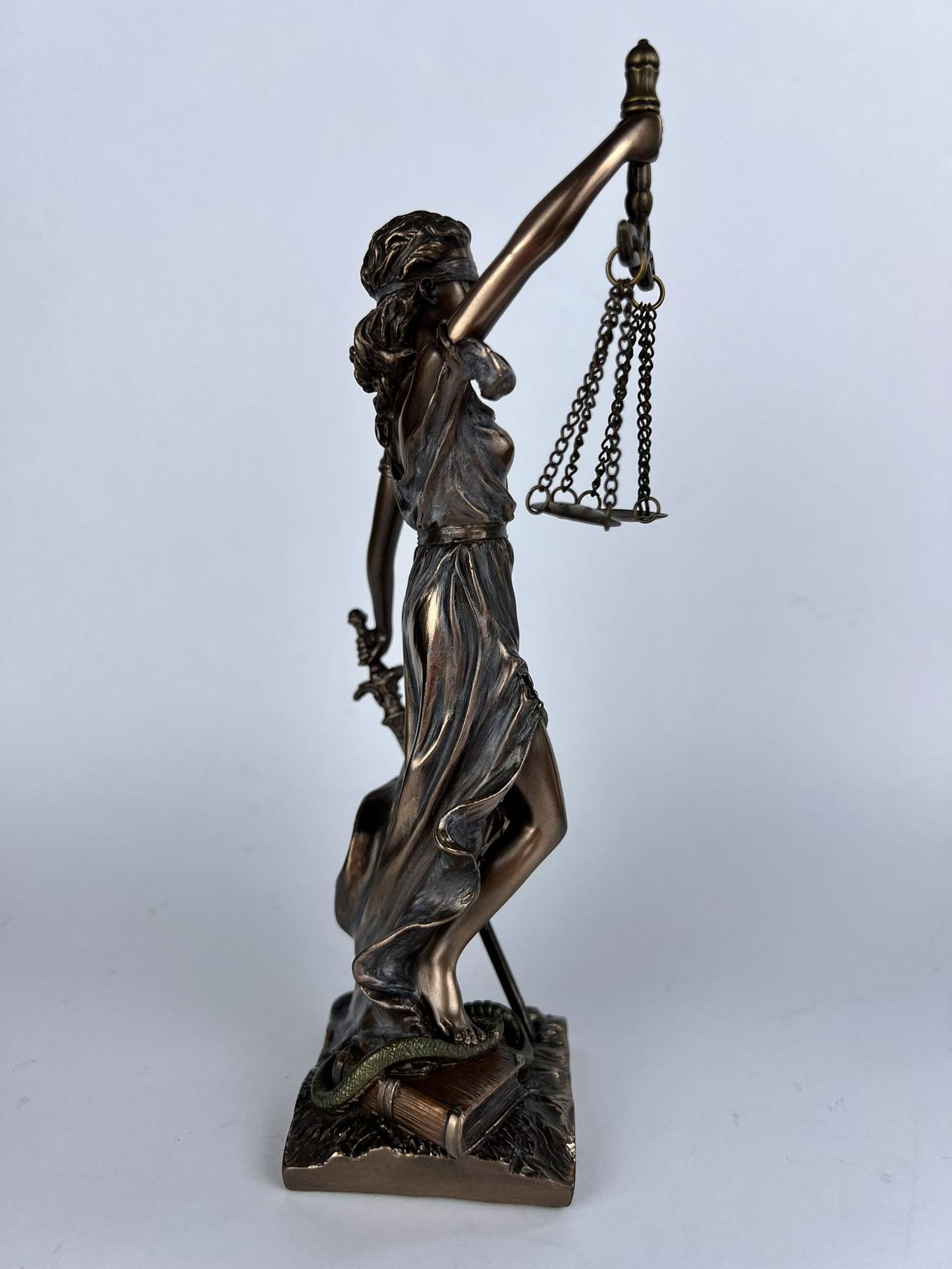 Vintage Themis Goddess of Law Statue Decor Italy 21 cm Size ONE SIZE - 4 Thumbnail