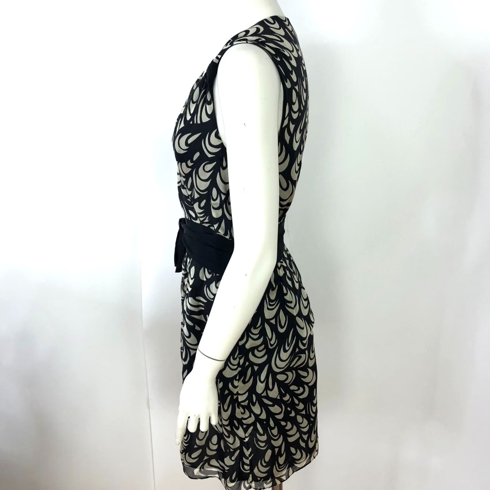 MILLY Milly Of New York 6 100% Silk Mini Dress Black Beige Ivory VTG Retro Sleeveless Round Neck Zip Short Dress Womens Size M / US 6-8 / IT 42-44 - 2 Thumbnail