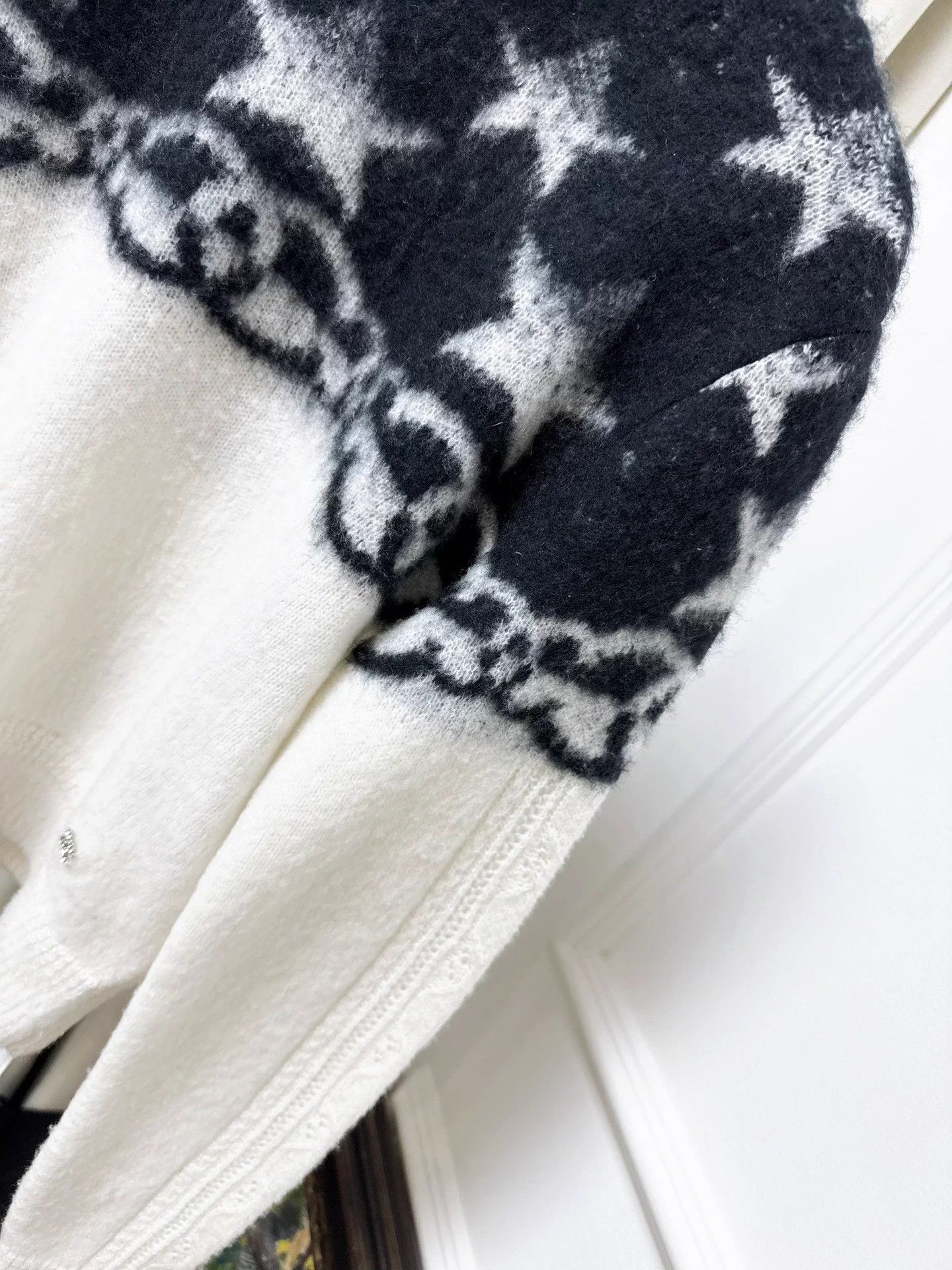 Chanel Chanel 23N Coco Neige Ski Black White Star Knit Sweater 34 Size XS / US 0-2 / IT 36-38 - 3 Thumbnail