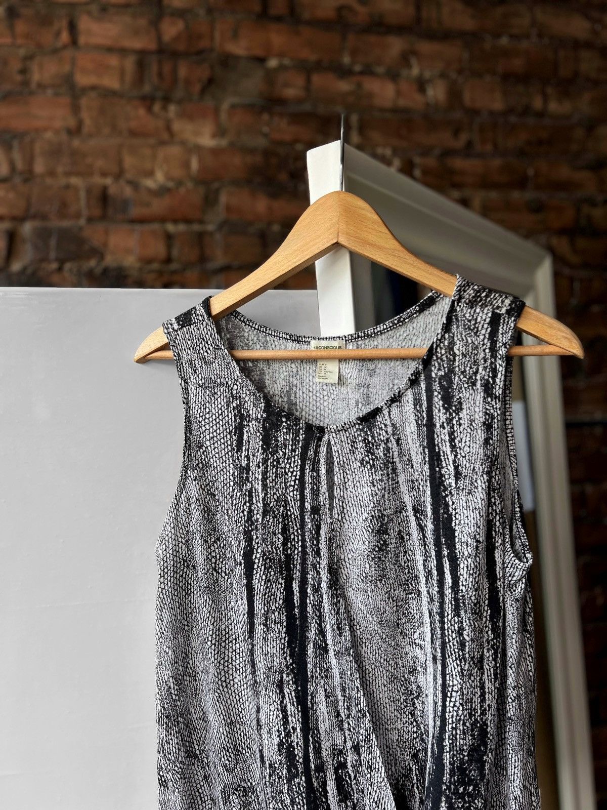 Designer × H&M H&M Conscious Collection Women’s Sleeveless Tank Top Size M / US 6-8 / IT 42-44 - 2 Thumbnail