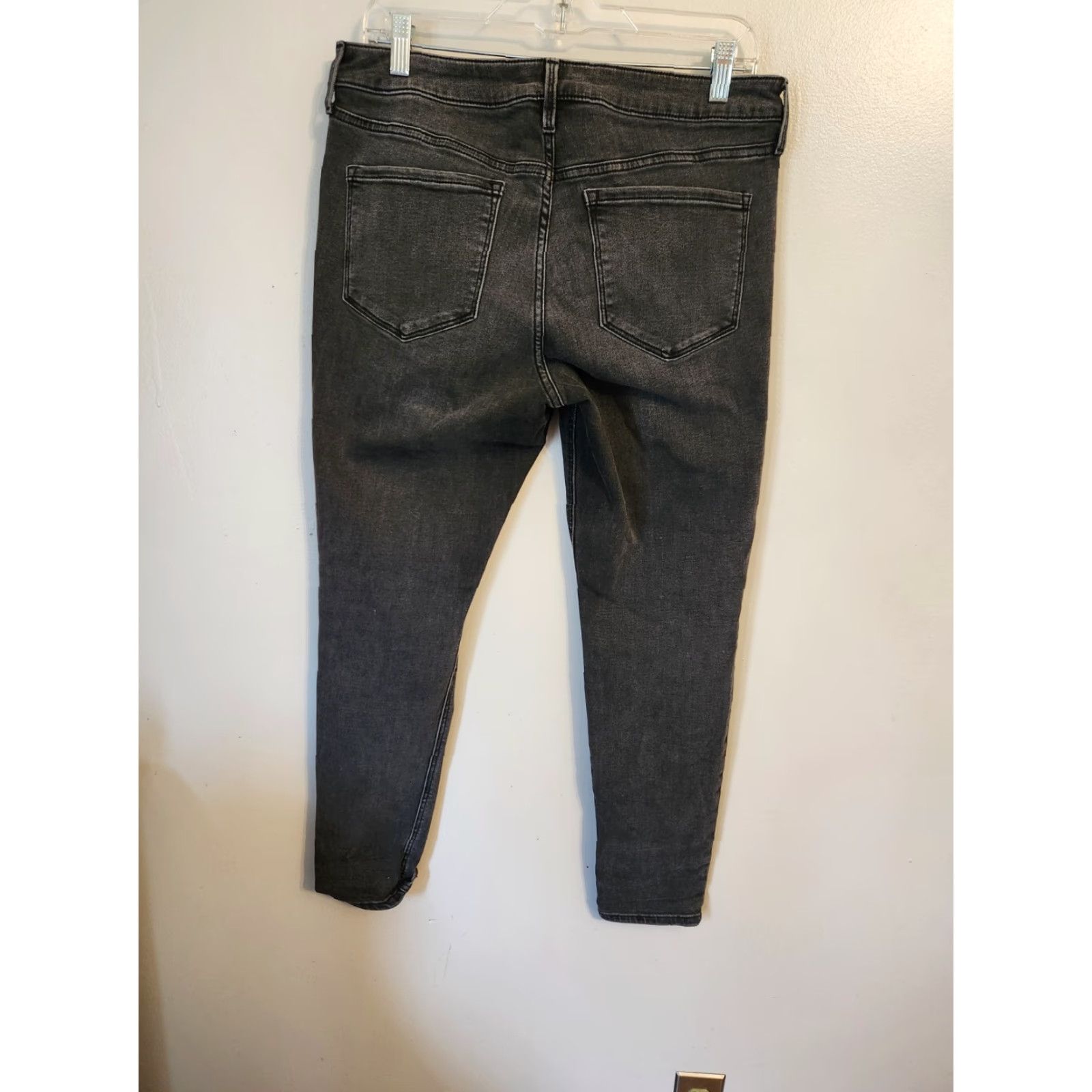 Old Navy Old Navy Womens Rockstar Super Skinny Black Denim Distressed Jeans Size 12 Size 24" / US 00 / IT 34 - 6 Thumbnail