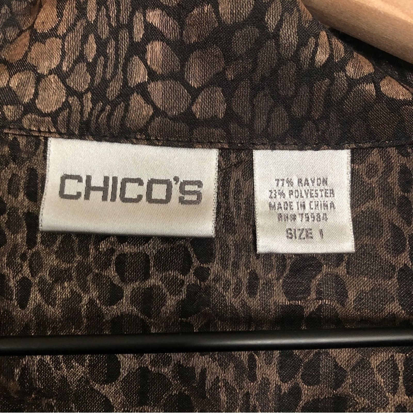 Chicos Chico's Leopard Metallic Black Gold Button Blouse Shirt Top Size M / US 6-8 / IT 42-44 - 2 Thumbnail