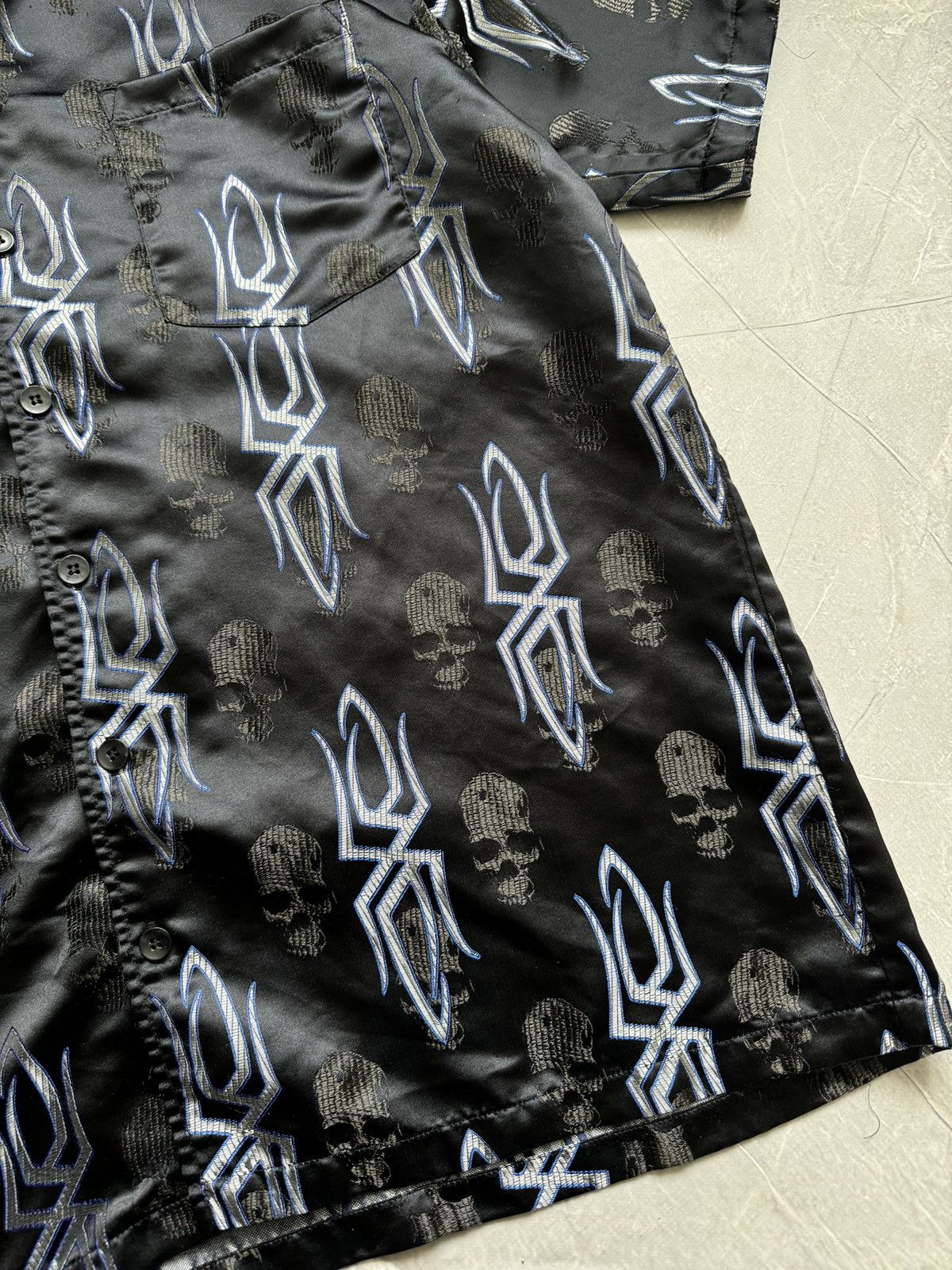 Japanese Brand Vintage Y2K Tribal Skull Short Sleeve Shirt Rave Avant Garde Size US L / EU 52-54 / 3 - 11 Thumbnail