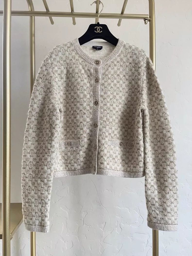 Chanel Chanel 23b white gold embroidered cashmere cardigan coat Size XS / US 0-2 / IT 36-38 - 1 Thumbnail