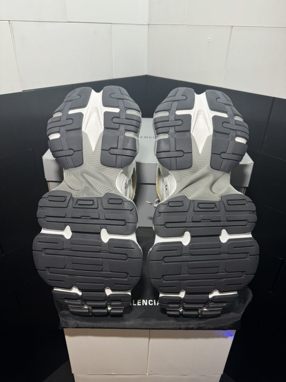 Balenciaga Balenciaga Cargo Black/White Size 46 (US13) Size US 13 / EU 46 - 8 Thumbnail