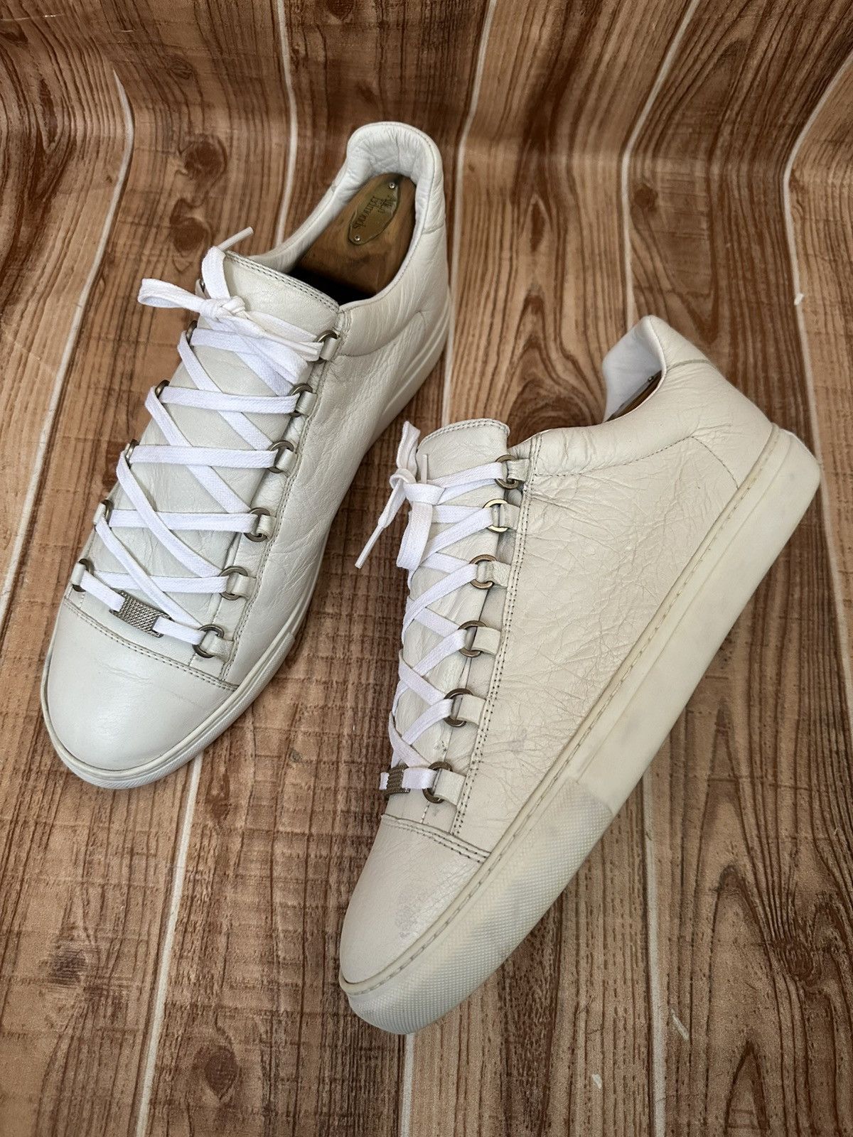 Balenciaga Balenciaga Arena Cracked White Leather Lowtop Sneaks Size US 13 / EU 46 - 11 Thumbnail