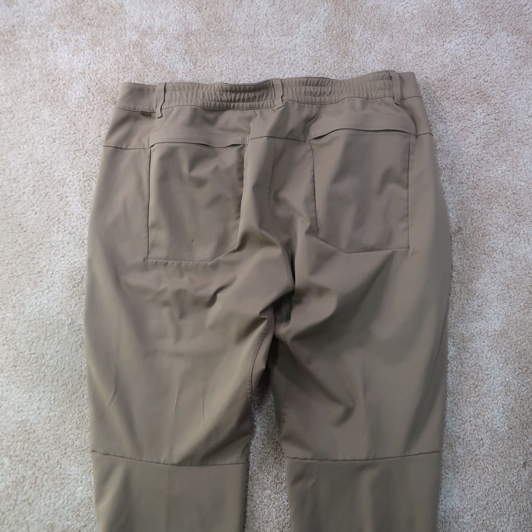 Lululemon Lululemon Pants Mens 36x30 Beige Mile View Taper Cargo Pockets Size US 36 / EU 52 - 6 Thumbnail