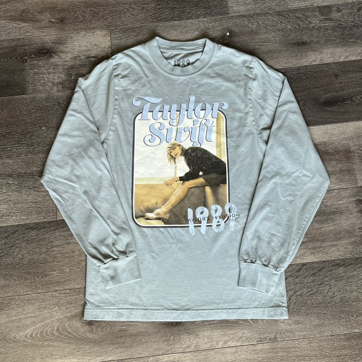 Band Tees Taylor Swift FROM THE VAULT 1989 TAYLORS VERSION LONG SLEEVE Size US S / EU 44-46 / 1 - 1 Thumbnail