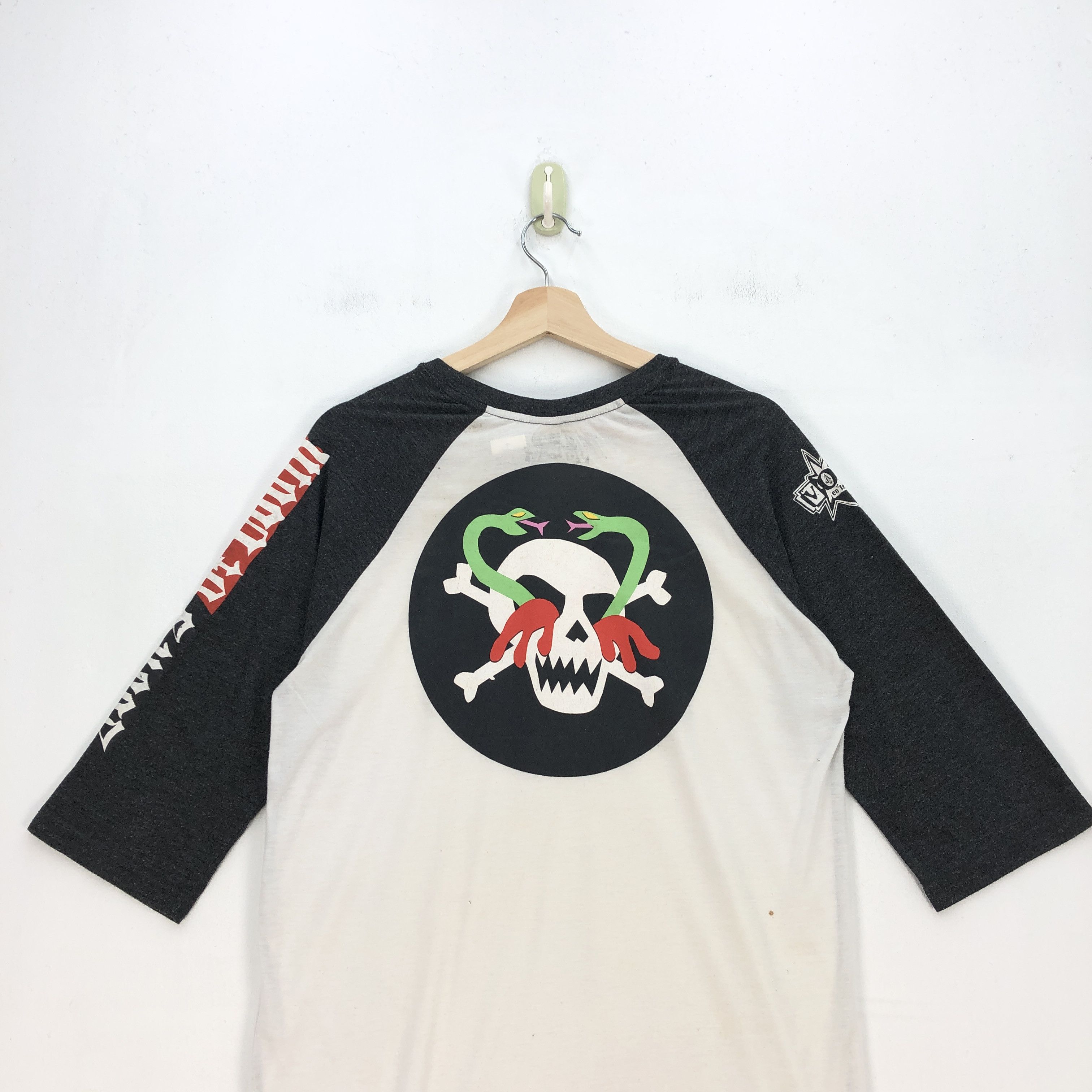 Vintage Volcom T Shirt Snake Skulls Volcom Surf Skater Tees Size US S / EU 44-46 / 1 - 4 Thumbnail
