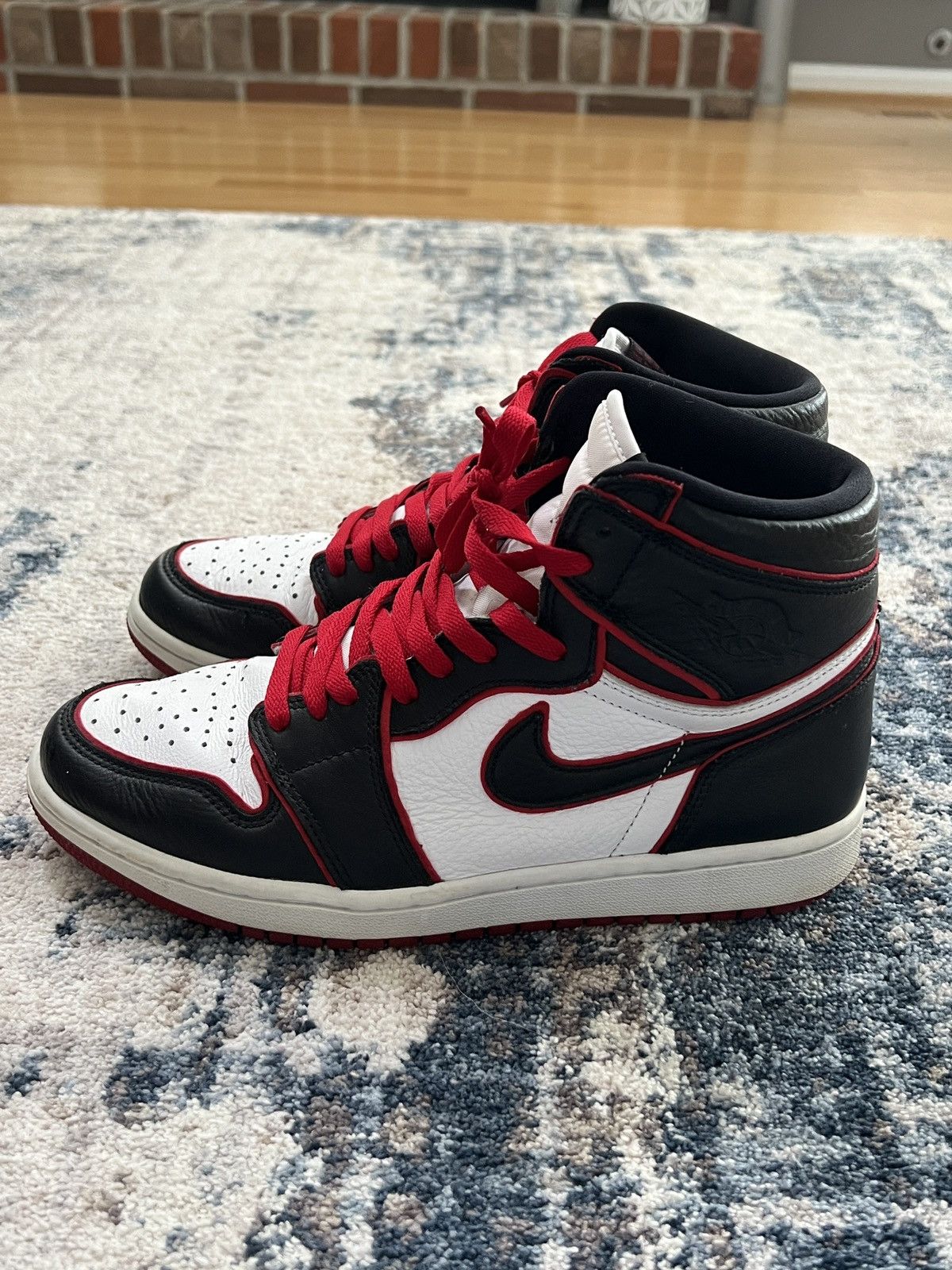 Jordan Brand Nike Air Jordan Retro 1 High OG Bloodline Size US 9 / EU 42 - 3 Thumbnail