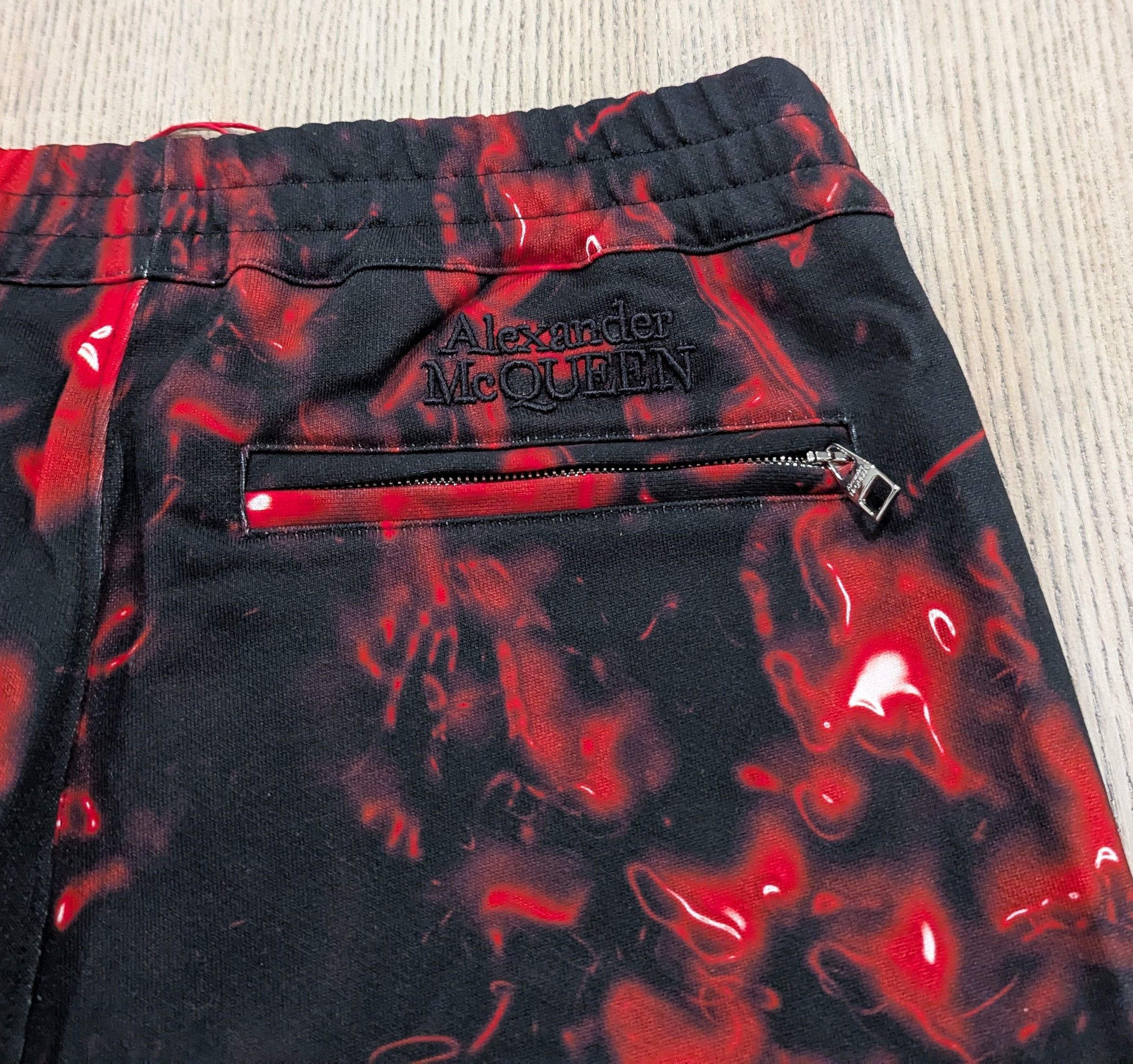 Alexander McQueen Alexander McQueen Floral Cotton Sweat Shorts Red/Black XL Size US 36 / EU 52 - 3 Thumbnail
