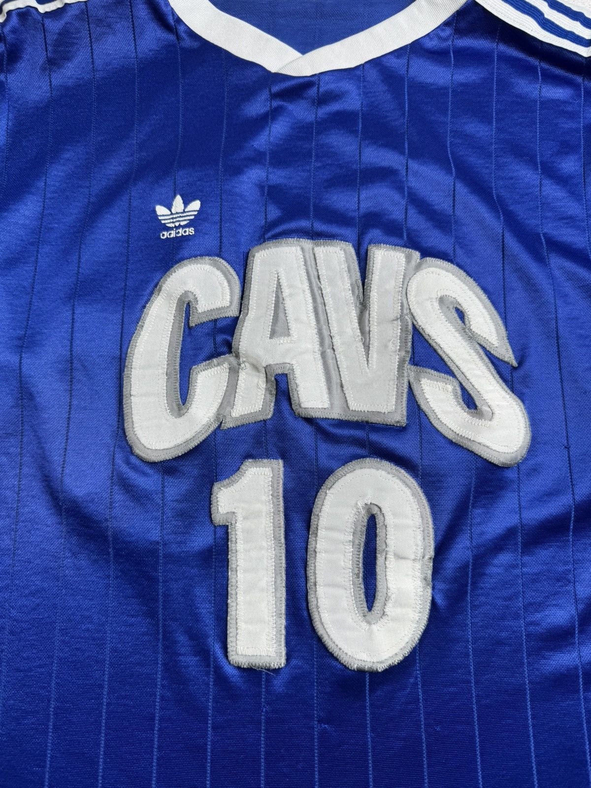 Adidas CAVS 80s 90s Adidas Cleveland Cavaliers NBA Blue RARE Longsleeve Jersey T Shirt Size US XL / EU 56 / 4 - 6 Thumbnail