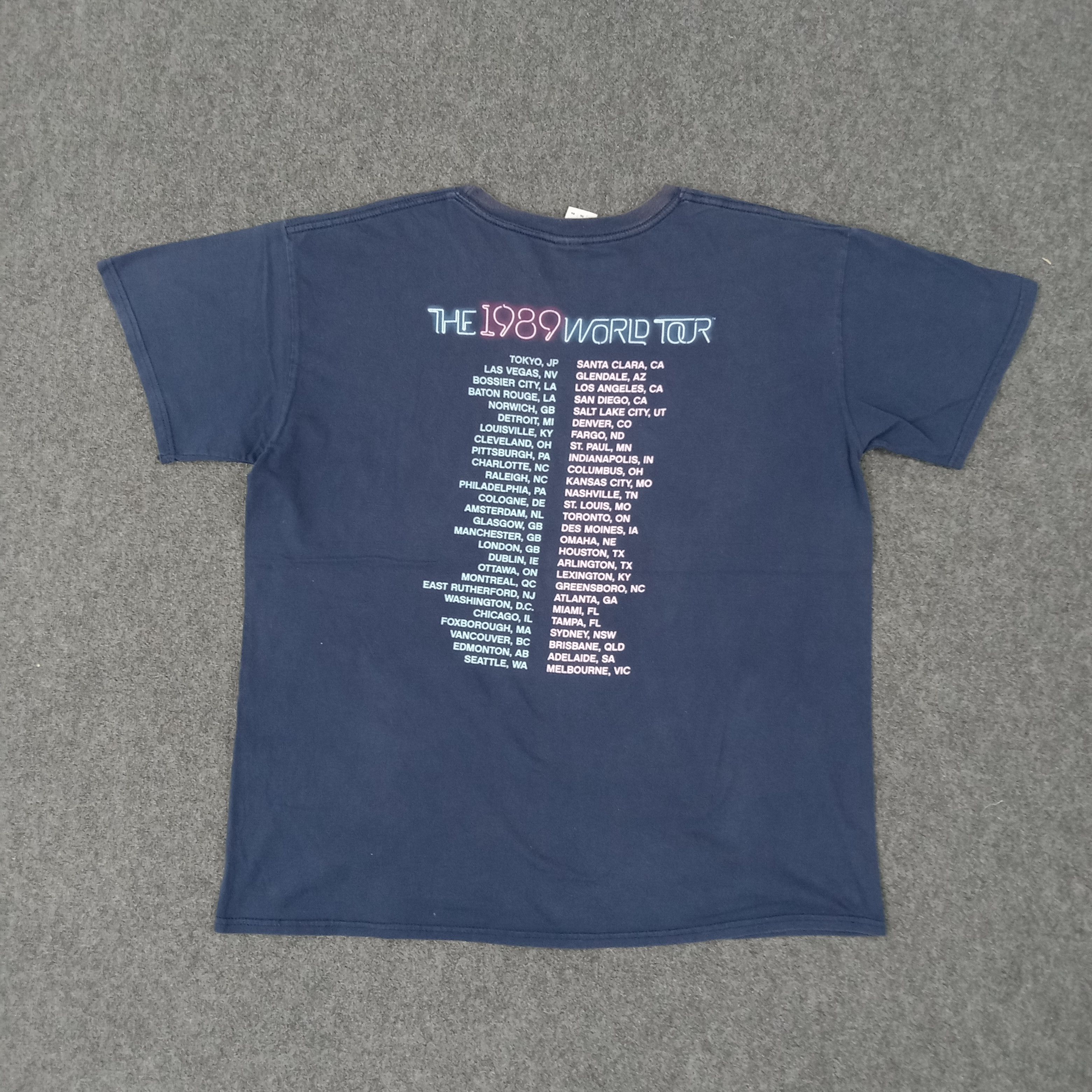 Band Tees × Vintage Taylor Swift American Singer Songwriter Tour Tshirt Size US XL / EU 56 / 4 - 5 Thumbnail