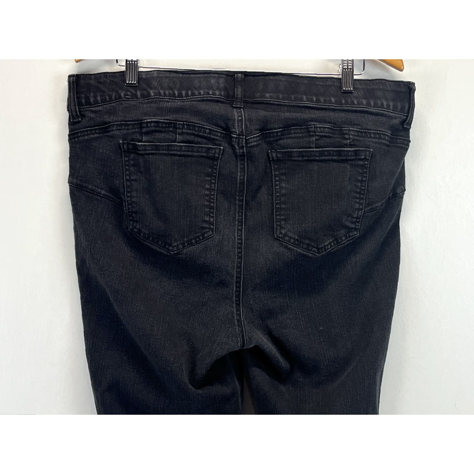 Torrid Torrid Plus Size 18 Black Skinny Jeans Stretch Denim Women’s Size 40" / US 18 - 4 Thumbnail