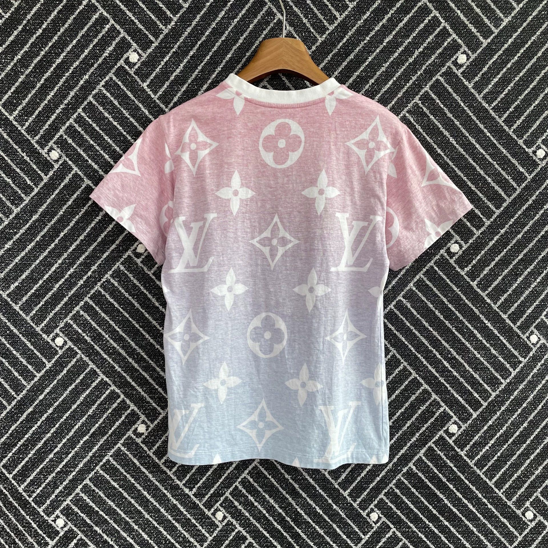 Louis Vuitton LV 99 New Gradient All Over Print T-Shirt Women's S Size S / US 4 / IT 40 - 2 Thumbnail