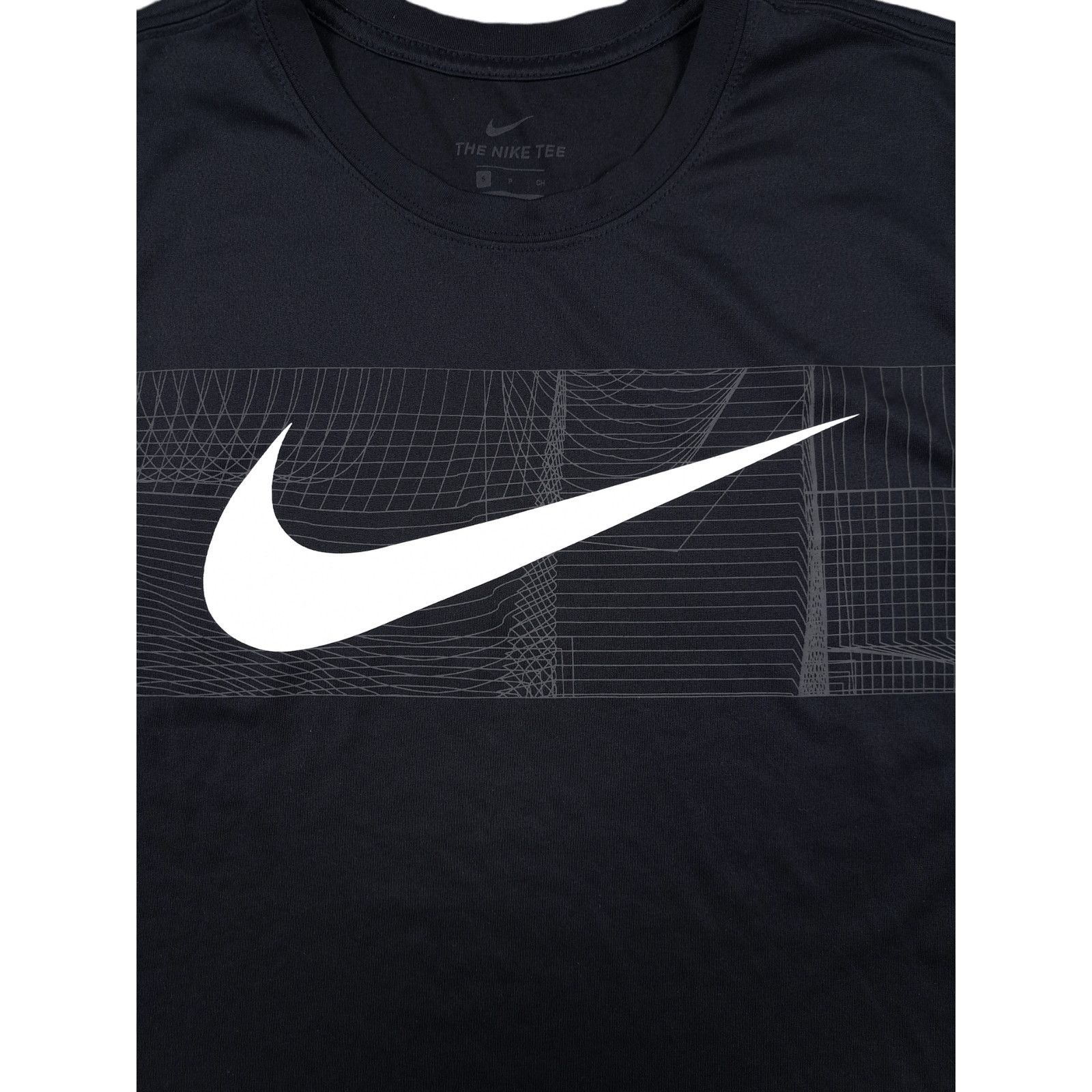 Japanese Brand × Nike × Vintage Vintage Nike Central big Swoosh Logo Black T-shirt Dri-fit Size US L / EU 52-54 / 3 - 3 Thumbnail