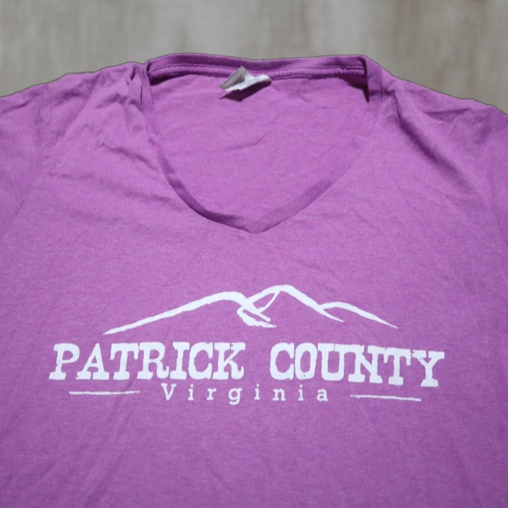 Vintage VINTAGE Patrick County Virginia VA Purple Gift T-Shirt Women Large Casual Style Size L / US 10 / IT 46 - 1 Thumbnail