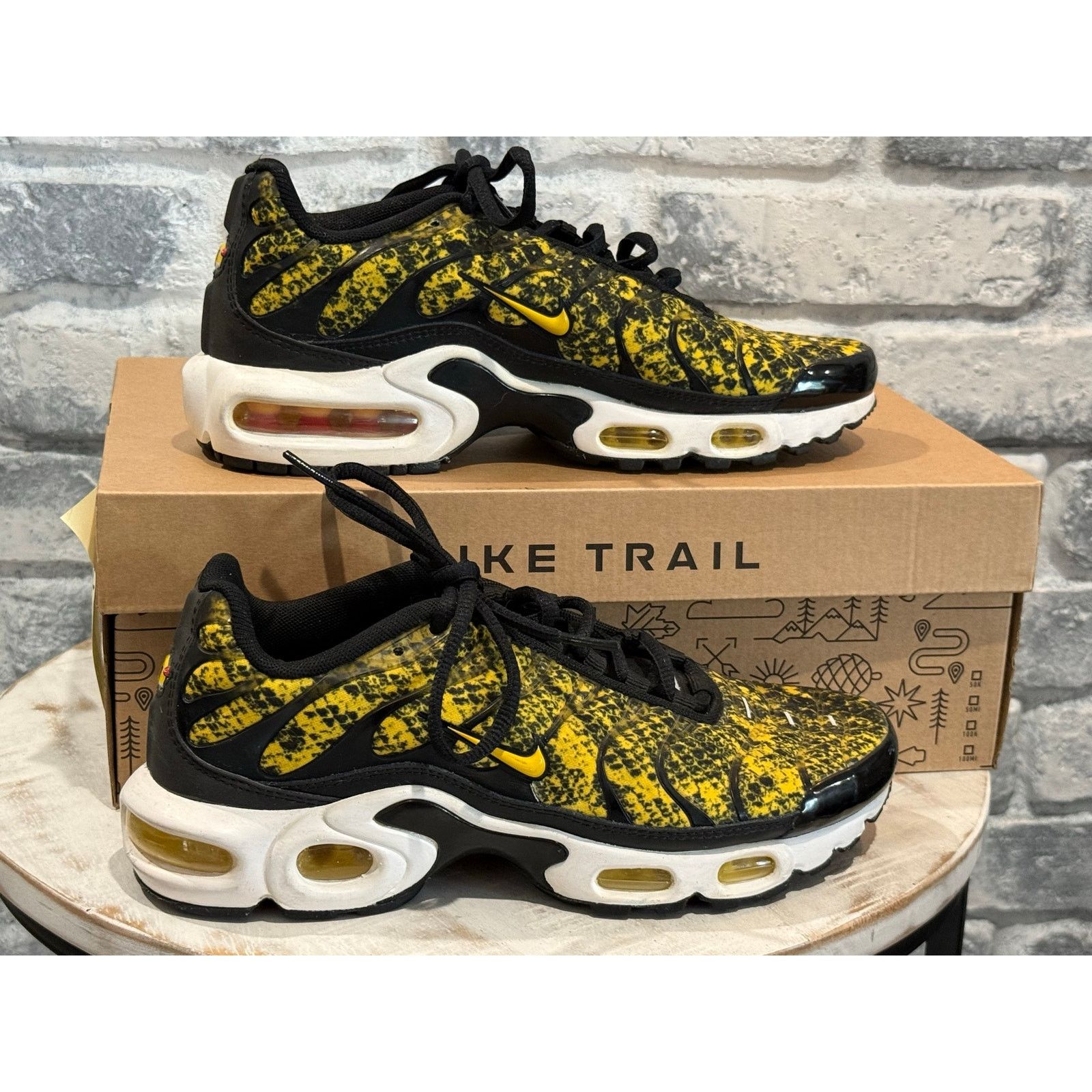 Nike Nike Air Max Plus Yellow Snakeskin Size 7.5w CT1555-001 Size US 7.5 / IT 37.5 - 1 Thumbnail