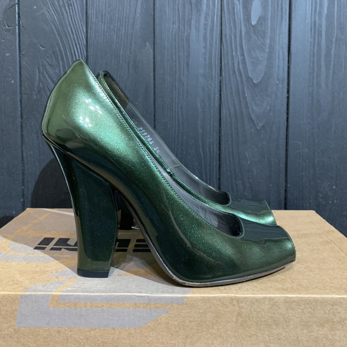 Yves Saint Laurent Yves Saint Laurent Amazing Green Women’s Heels size 35.5 Size US 5.5 / IT 35.5 - 2 Thumbnail