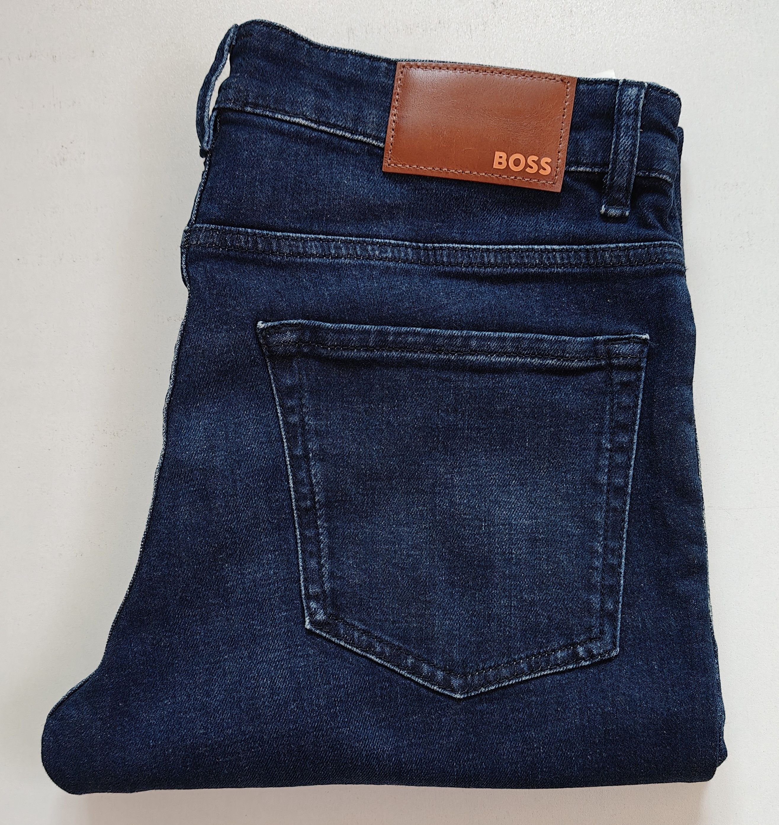 Hugo Boss BOSS RE.MAINE Regular fit men's Jeans Free Shipping T/6088 Size US 31 - 1 Thumbnail
