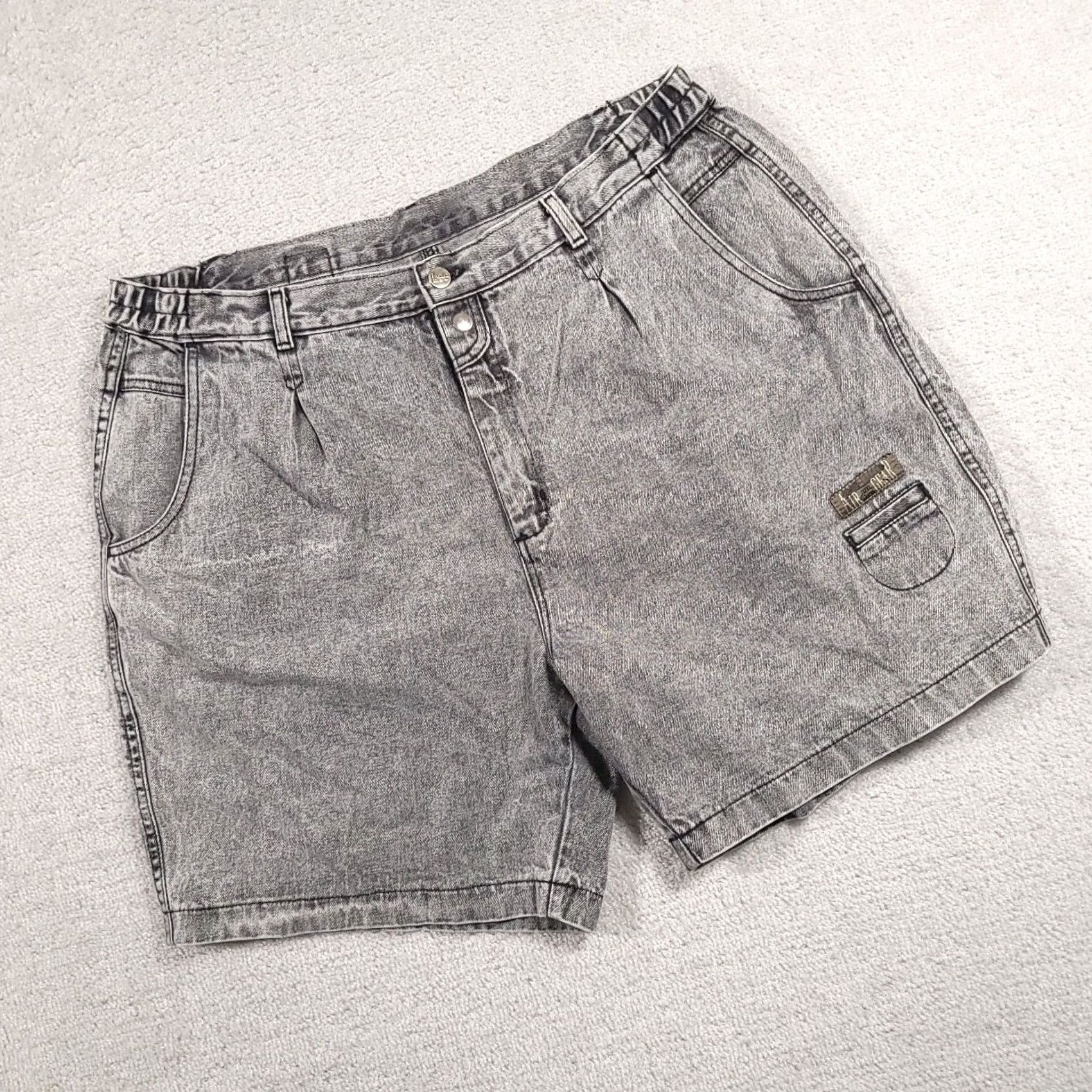Lee VINTAGE Lee Airgear Denim Shorts Women's W38 High Rise Acid Wash 7" Inseam; 80s; Gray; Regular; Summer, Spring, Fall; Mens/Womens Size 26" / US 2 / IT 38 - 2 Thumbnail