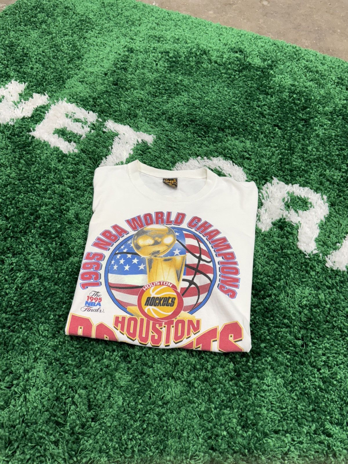 NBA × Starter × Vintage RARE 1995 Houston Rockets World Champion Trophy Tee XXL 2XL Size US XXL / EU 58 / 5 - 2 Thumbnail
