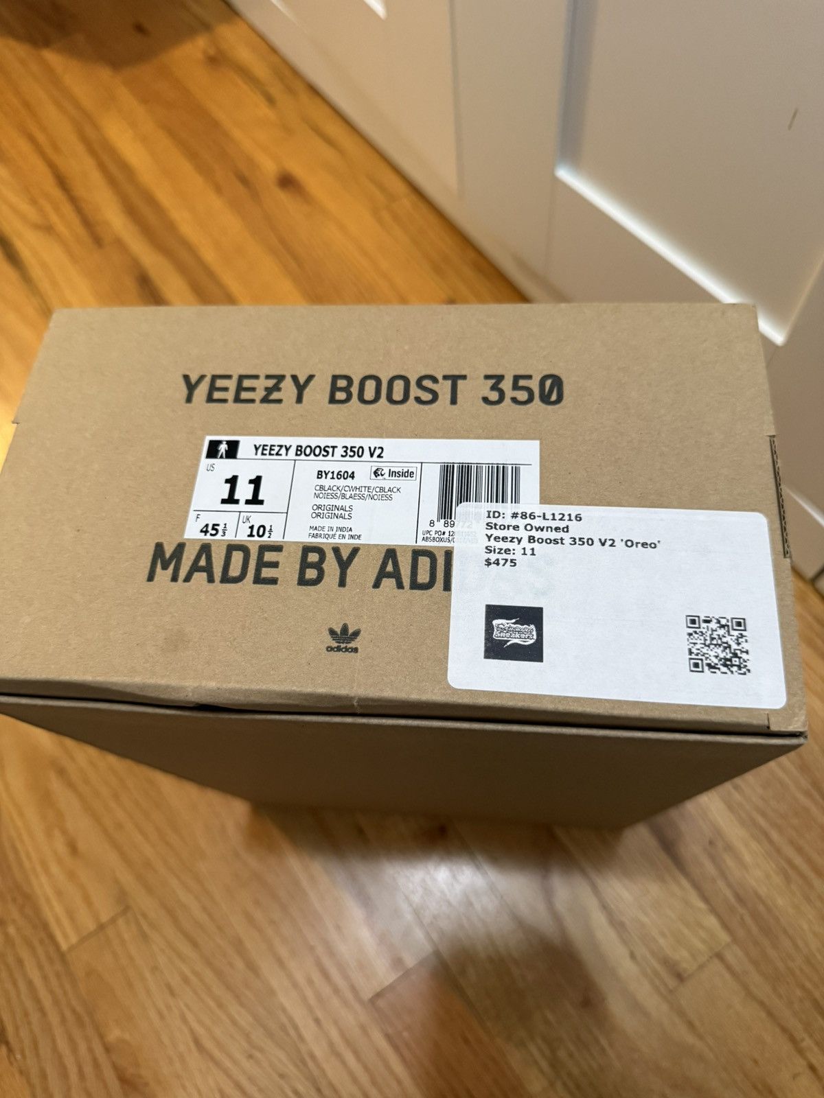 Adidas × Kanye West Yeezy Adidas 350 V2 Oreo Size US 11 / EU 44 - 7 Thumbnail